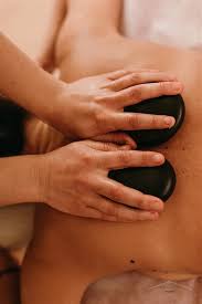 Massage aux pierres chaudes